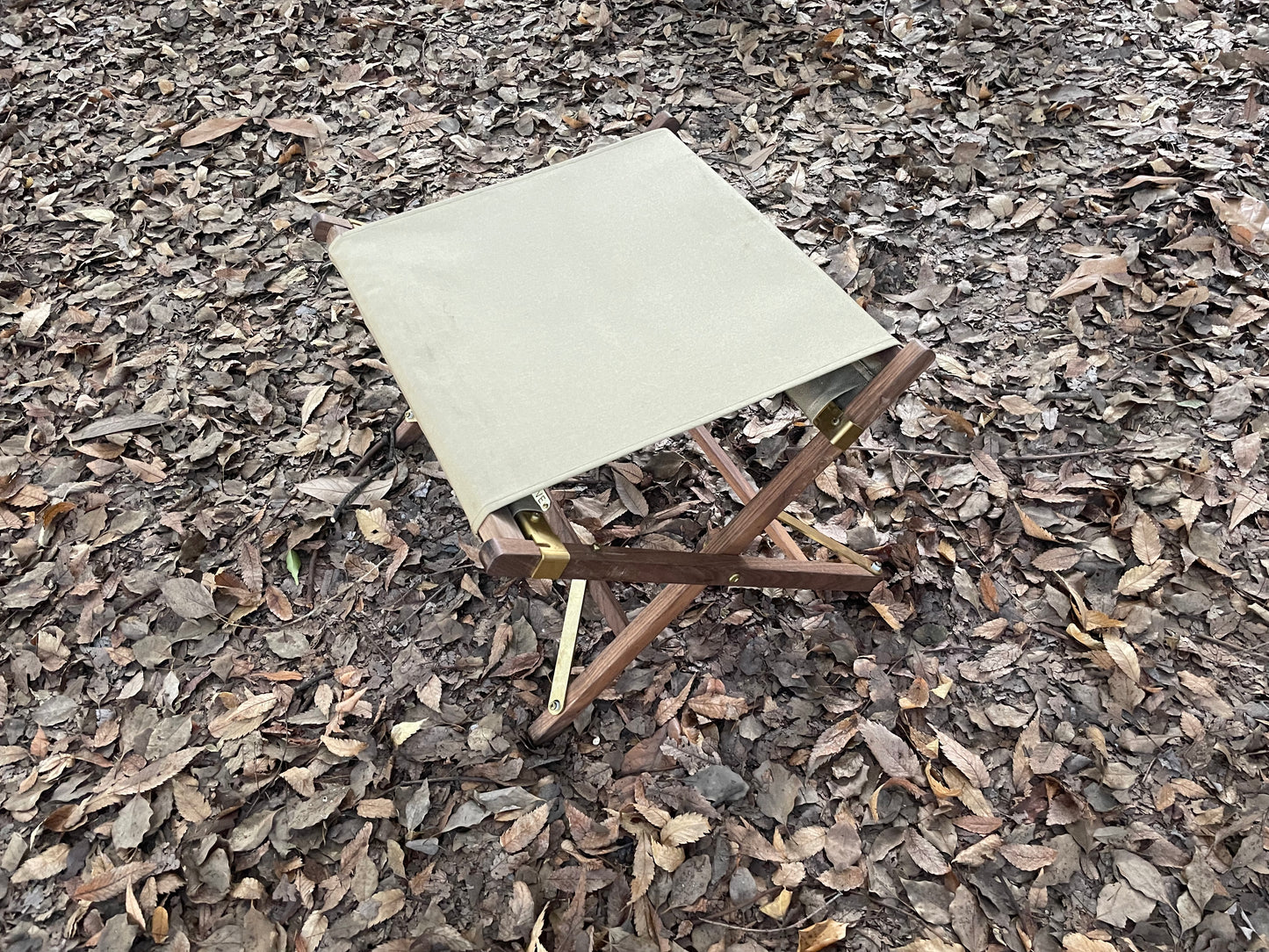 マッシブオットマン オフホワイト ウォールナット 真鍮パーツ