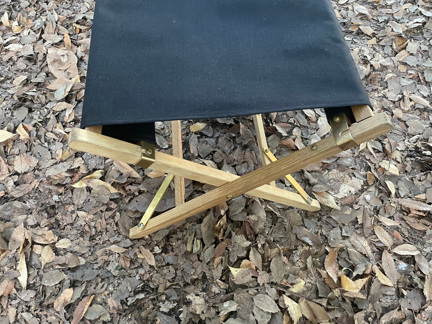 マッシブオットマン　ブラック　ホワイトオーク　真鍮　