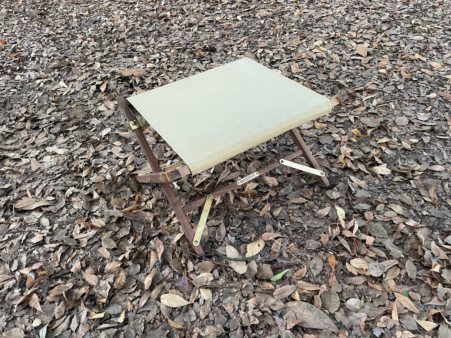 マッシブオットマン　オフホワイト　ウォールナット　真鍮パーツ　